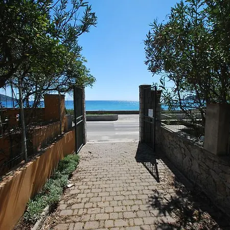 Apartment Montecristo - Fronte Mare In Posizione Unica *