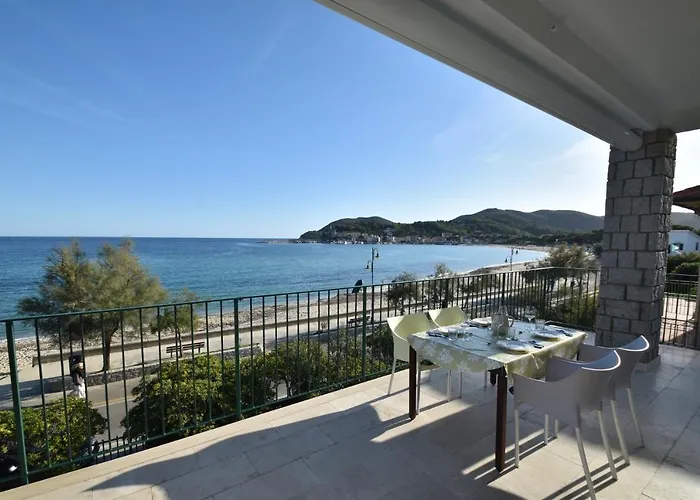 Montecristo - Fronte Mare In Posizione Unica *