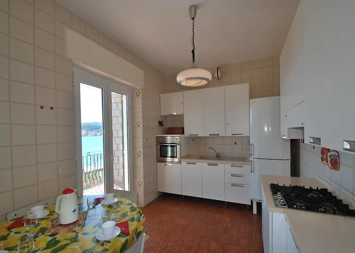 Montecristo - Fronte Mare In Posizione Unica *