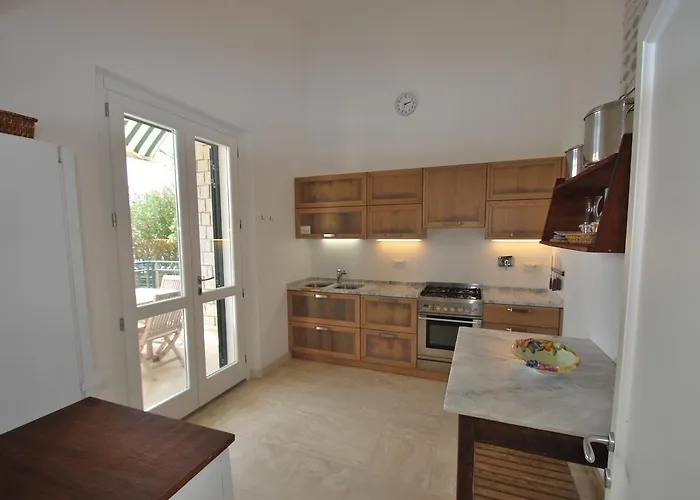 Montecristo - Fronte Mare In Posizione Unica *