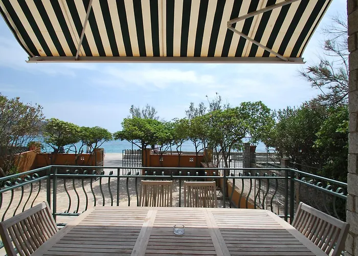 Montecristo - Fronte Mare In Posizione Unica