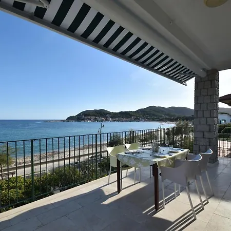 Montecristo - Fronte Mare In Posizione Unica