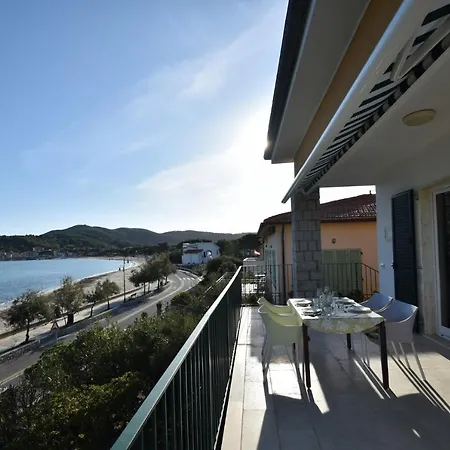 Montecristo - Fronte Mare In Posizione Unica Daire *