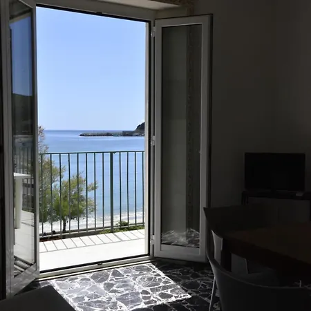 Montecristo - Fronte Mare In Posizione Unica Lejlighed