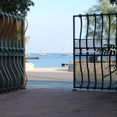 Montecristo - Fronte Mare In Posizione Unica *