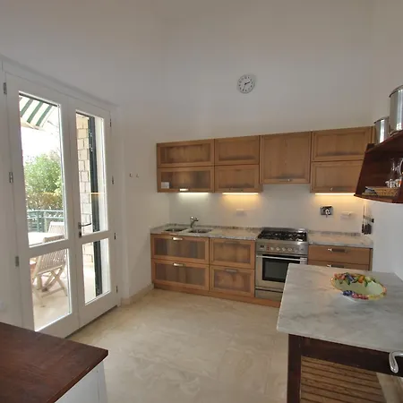 Montecristo - Fronte Mare In Posizione Unica *