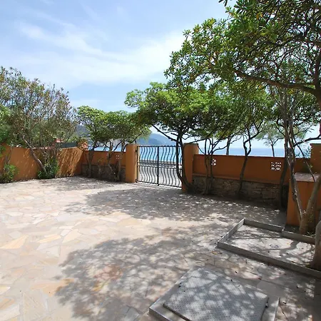 Montecristo - Fronte Mare In Posizione Unica *