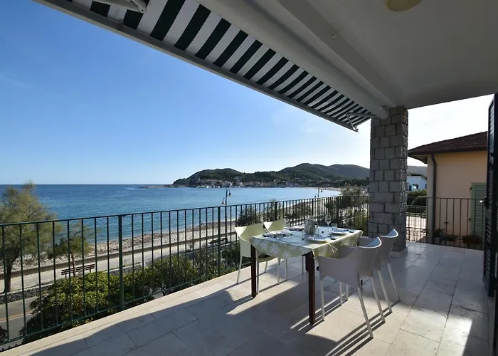 Montecristo - Fronte Mare In Posizione Unica