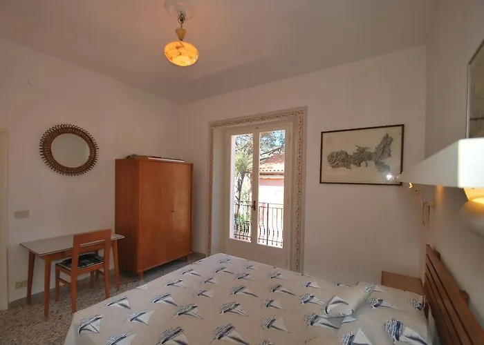 Montecristo - Fronte Mare In Posizione Unica