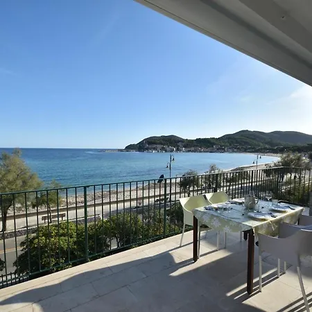 Montecristo - Fronte Mare In Posizione Unica *